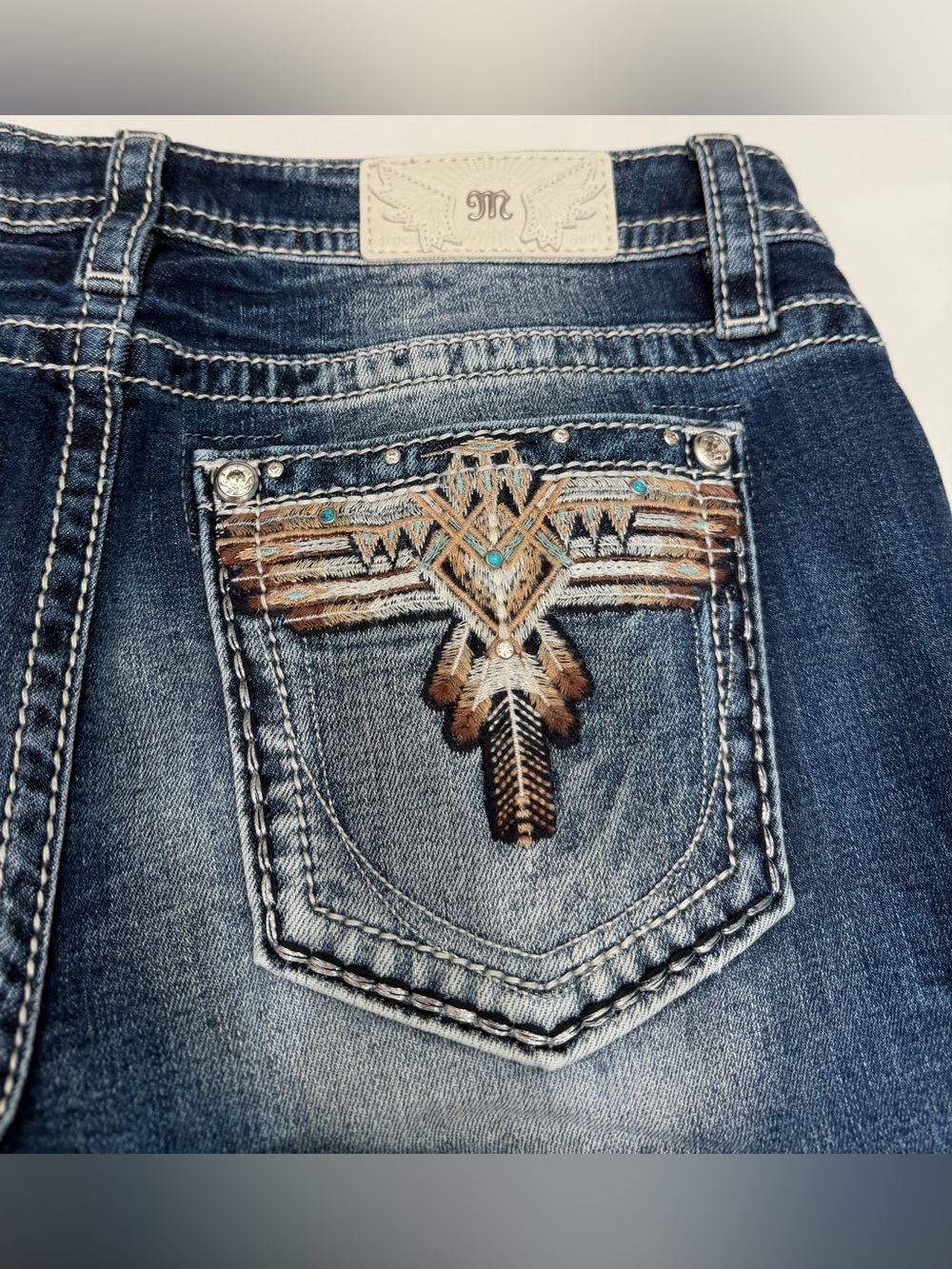 Miss Me Women’s Mid Rise Boot Cut  Blue Wash Jeans Size 31x34 NWT - Picture 4 of 6